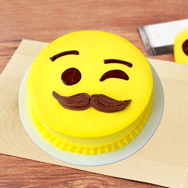 Kissy Face Emoji Cake